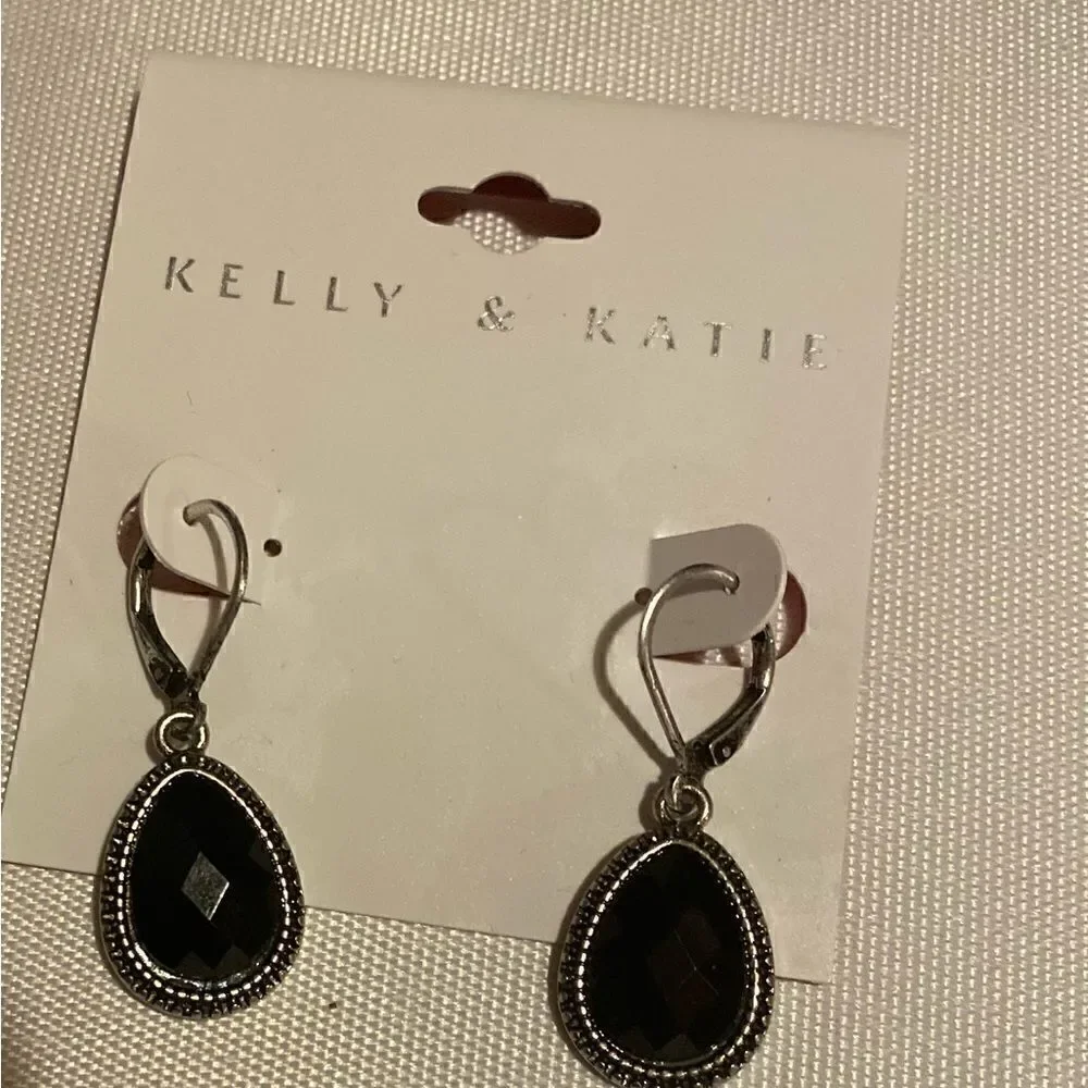 🛍️Women Kelly &Katie Silver Tone Daint Teardrop Black Stone Earrings 🎀
